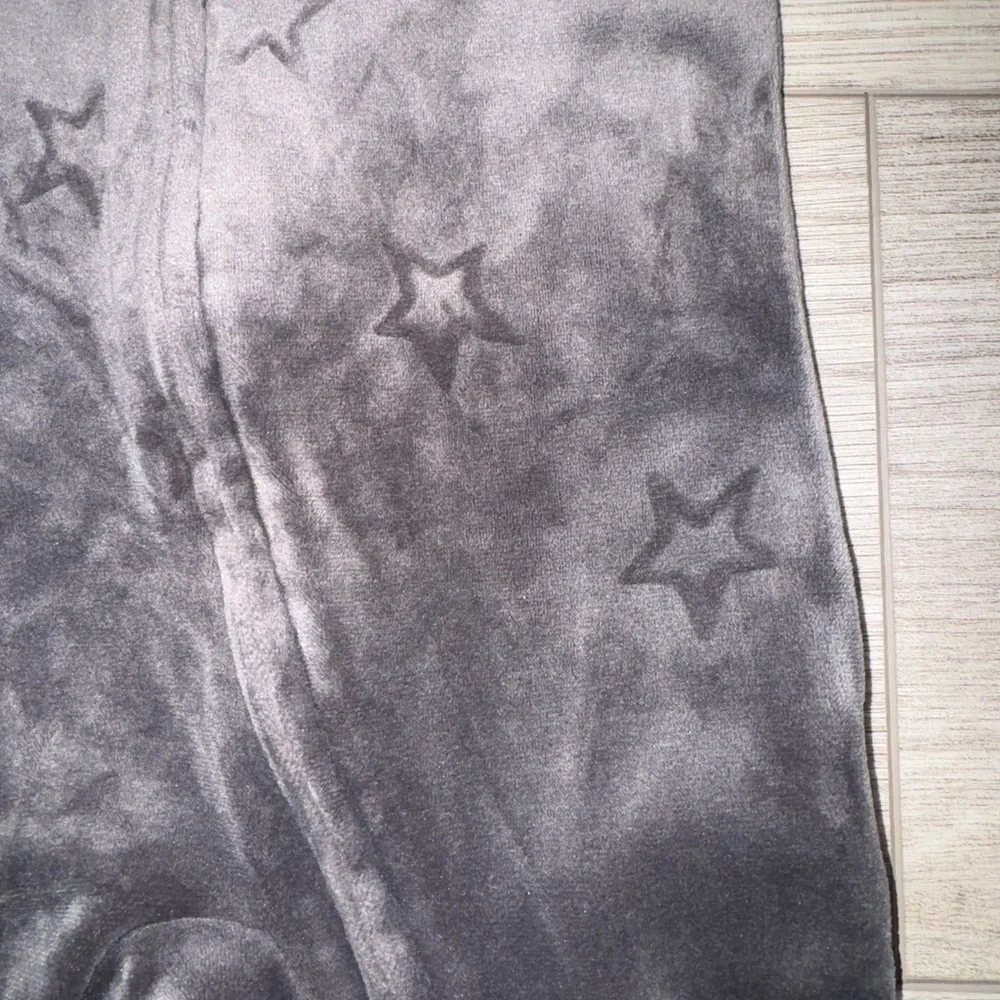 OLD NAVY Gray Star Patterned Velvet Kids One Piece Sleeper Pajama
